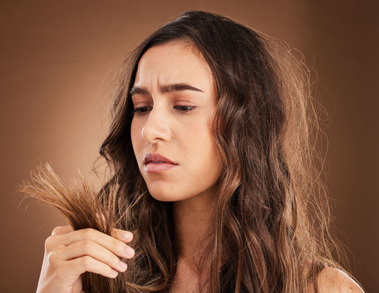 COMMENT LUTTER CONTRE LA CHUTE DE CHEVEUX : CONSEILS ET ASTUCES